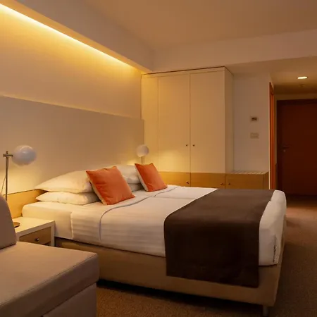 Family Vespera 호텔 말리로시니